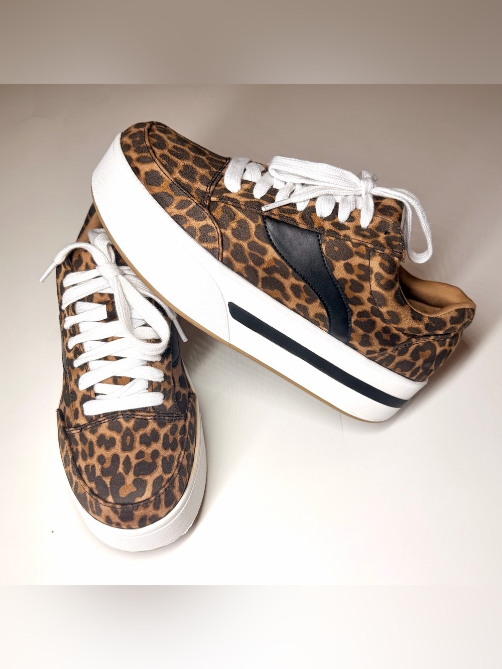 Wild Pair Women’s leopard print platform sneakers Size - 9.5 M